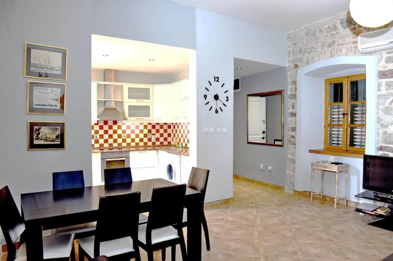 Cozy 2 Bedroom Apartment In Antique Bizanti Palace Котор Екстериор снимка