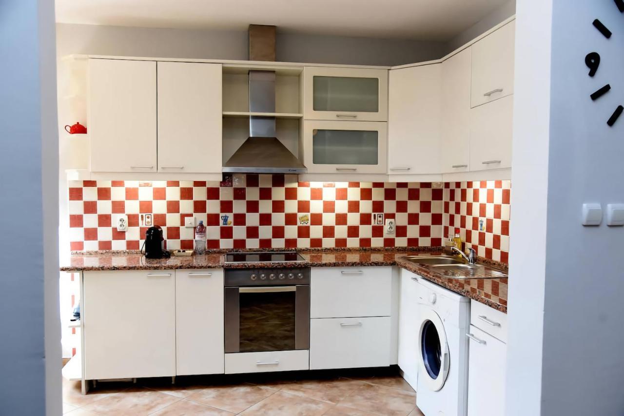 Cozy 2 Bedroom Apartment In Antique Bizanti Palace Котор Екстериор снимка