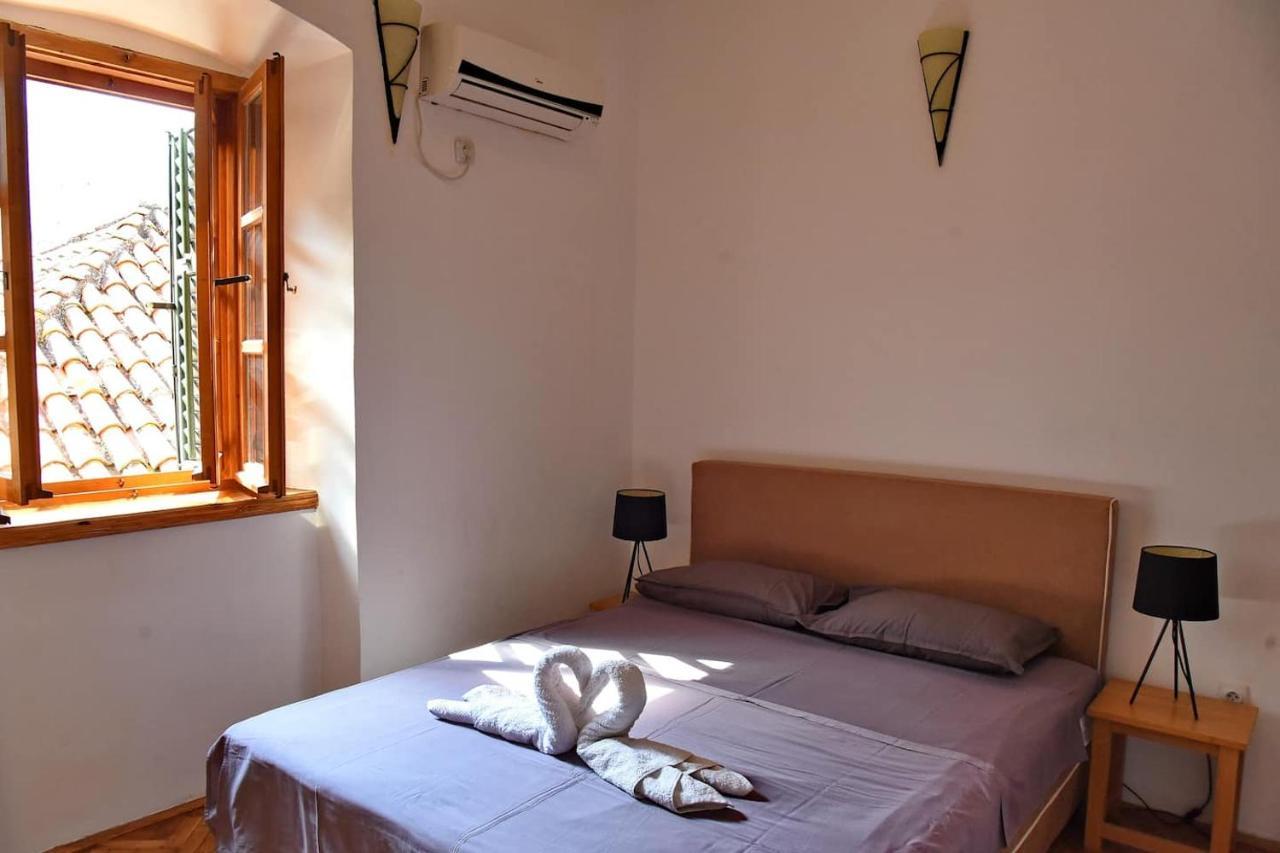 Cozy 2 Bedroom Apartment In Antique Bizanti Palace Котор Екстериор снимка