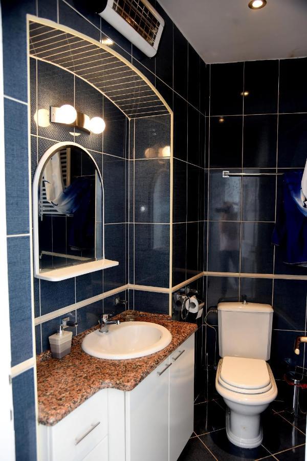 Cozy 2 Bedroom Apartment In Antique Bizanti Palace Котор Екстериор снимка