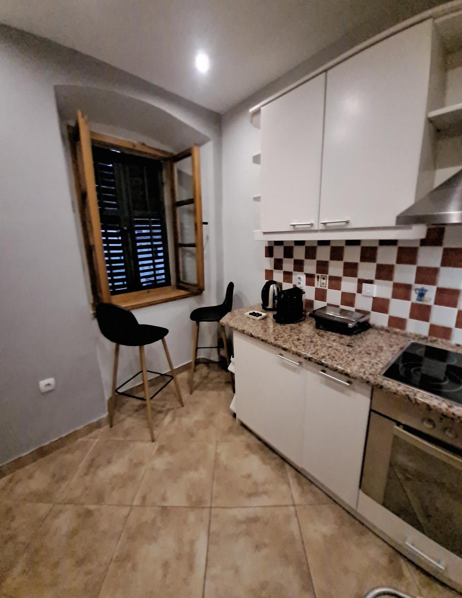 Cozy 2 Bedroom Apartment In Antique Bizanti Palace Котор Екстериор снимка