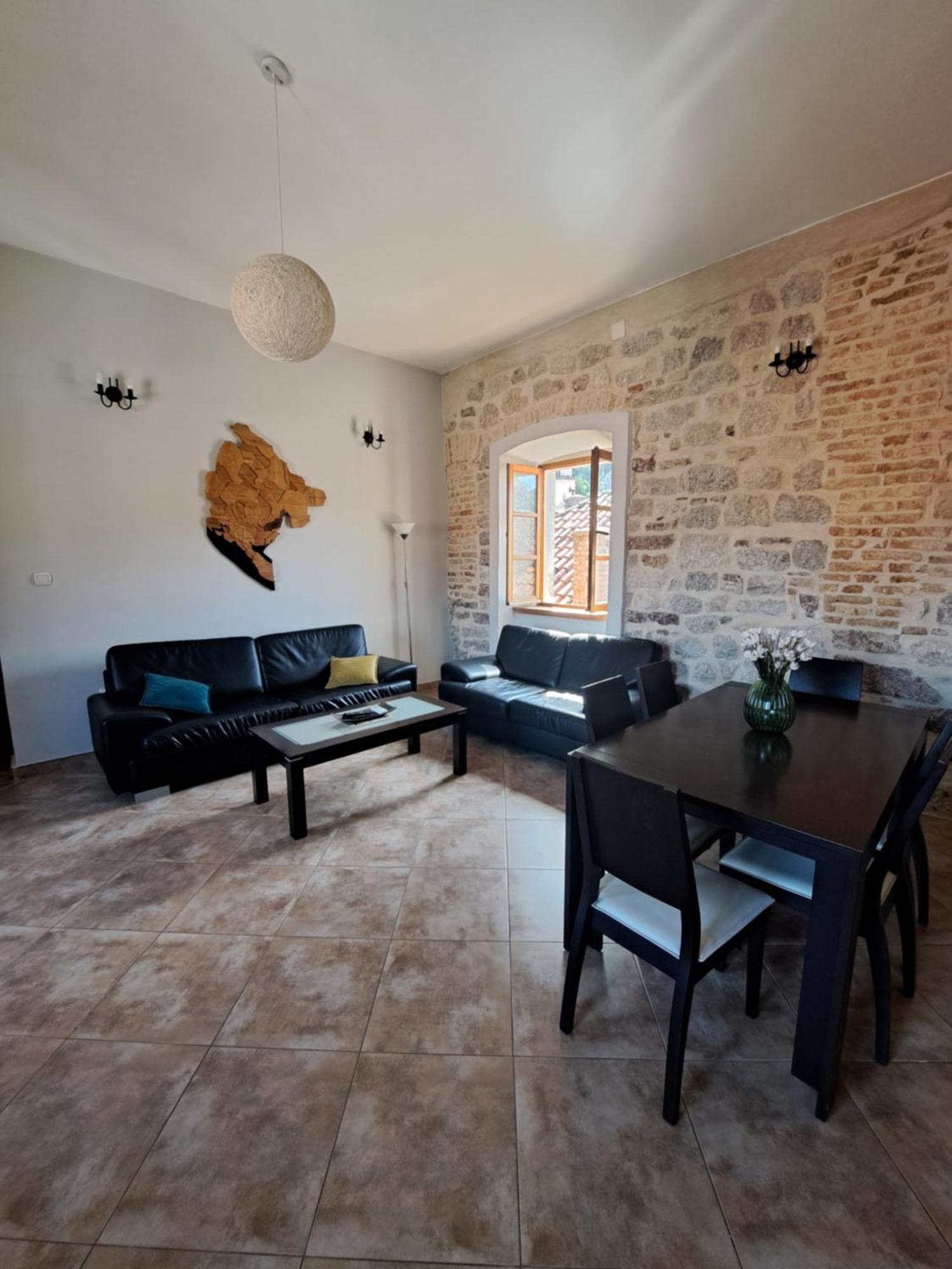 Cozy 2 Bedroom Apartment In Antique Bizanti Palace Котор Стая снимка